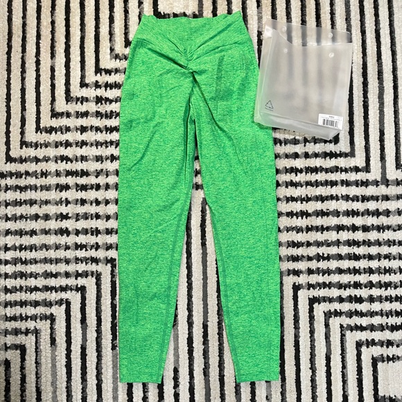 Bombshell Sportswear V back leggings in neon Miami Beach size MEDIUM - Picture 4 of 5